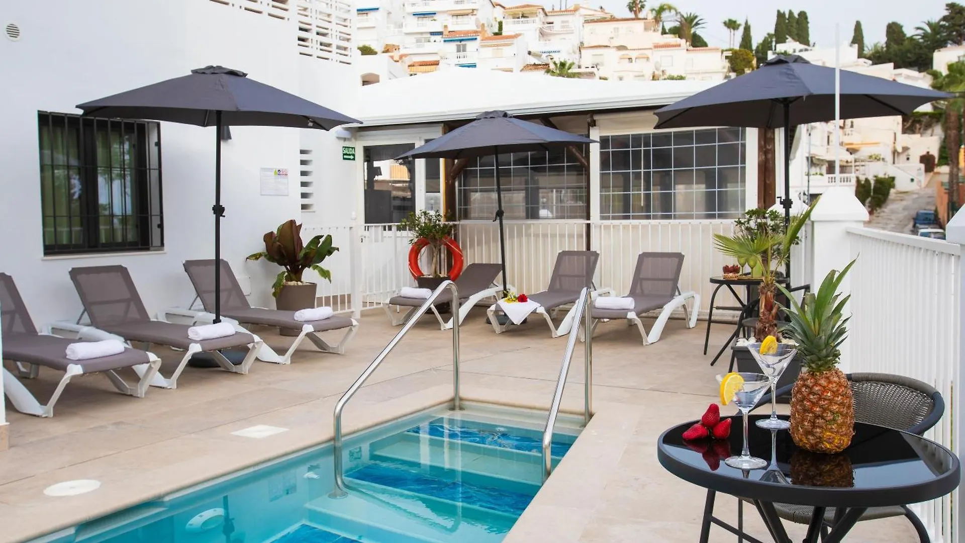 Boutique Rooms Playa Burriana Нерха Испания