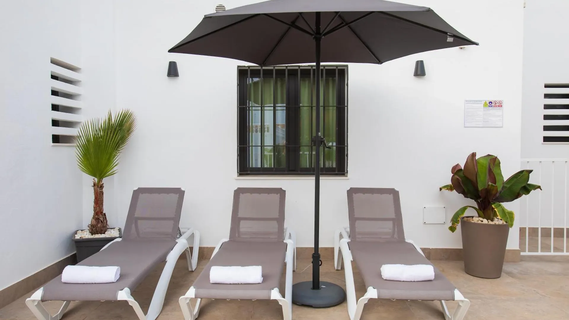 Boutique Rooms Playa Burriana Нерха Испания
