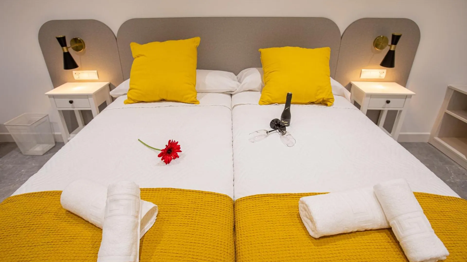 Boutique Rooms Playa Burriana Нерха Гостевой дом
