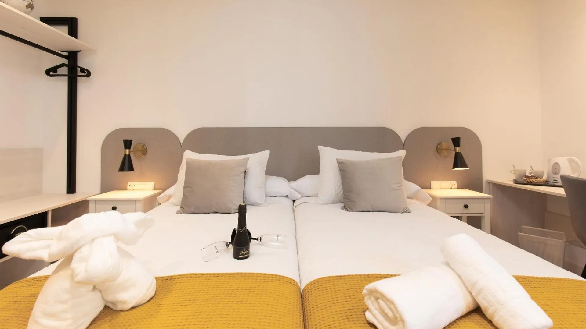 Boutique Rooms Playa Burriana Нерха Гостевой дом