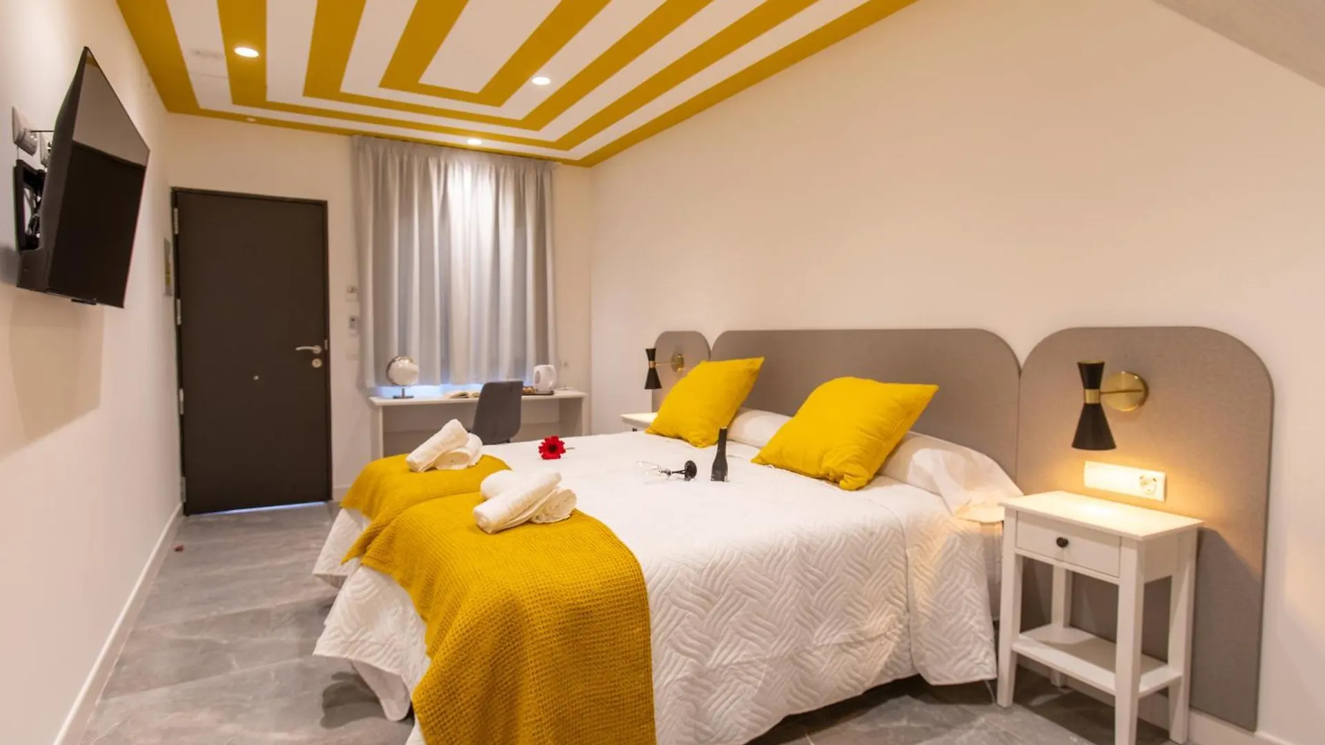 Boutique Rooms Playa Burriana Нерха Испания