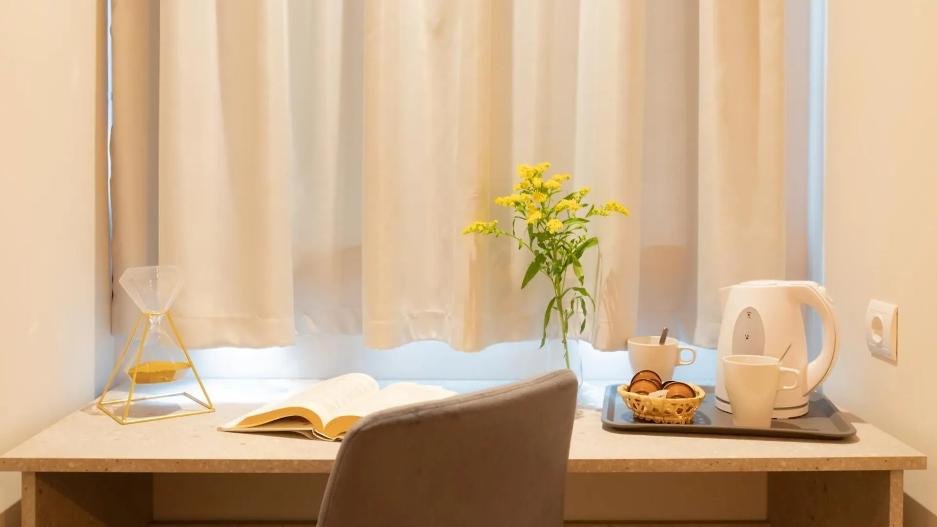 Boutique Rooms Playa Burriana Нерха