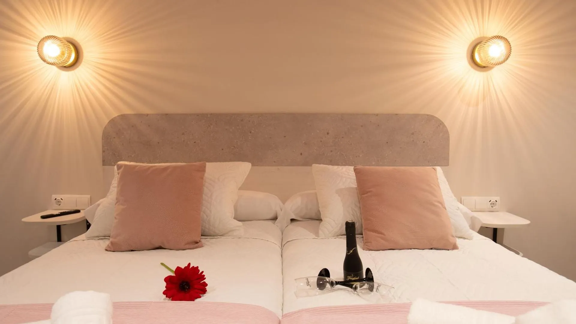 Boutique Rooms Playa Burriana Нерха Гостевой дом