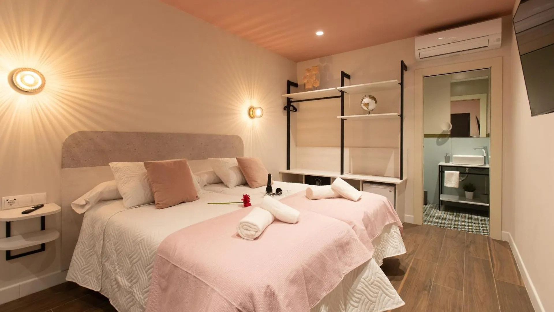 Boutique Rooms Playa Burriana Нерха Гостевой дом
